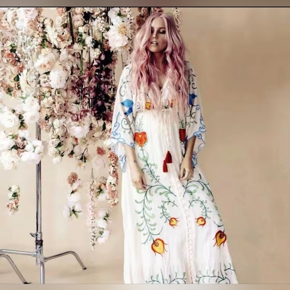 Beige and Red V-Neck Maxi Sundress with Bishop Sleeves - Picture 14 of 16